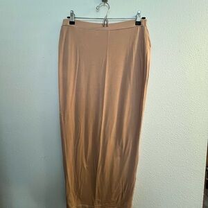 Missguided + Long Maxi Knit Skirt in Beige